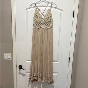 Chic Lace-Trimmed Beige Maxi Dress